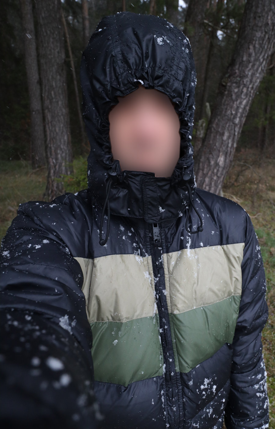 In Energie-Jacke von Schneeschauer überrascht.jpg